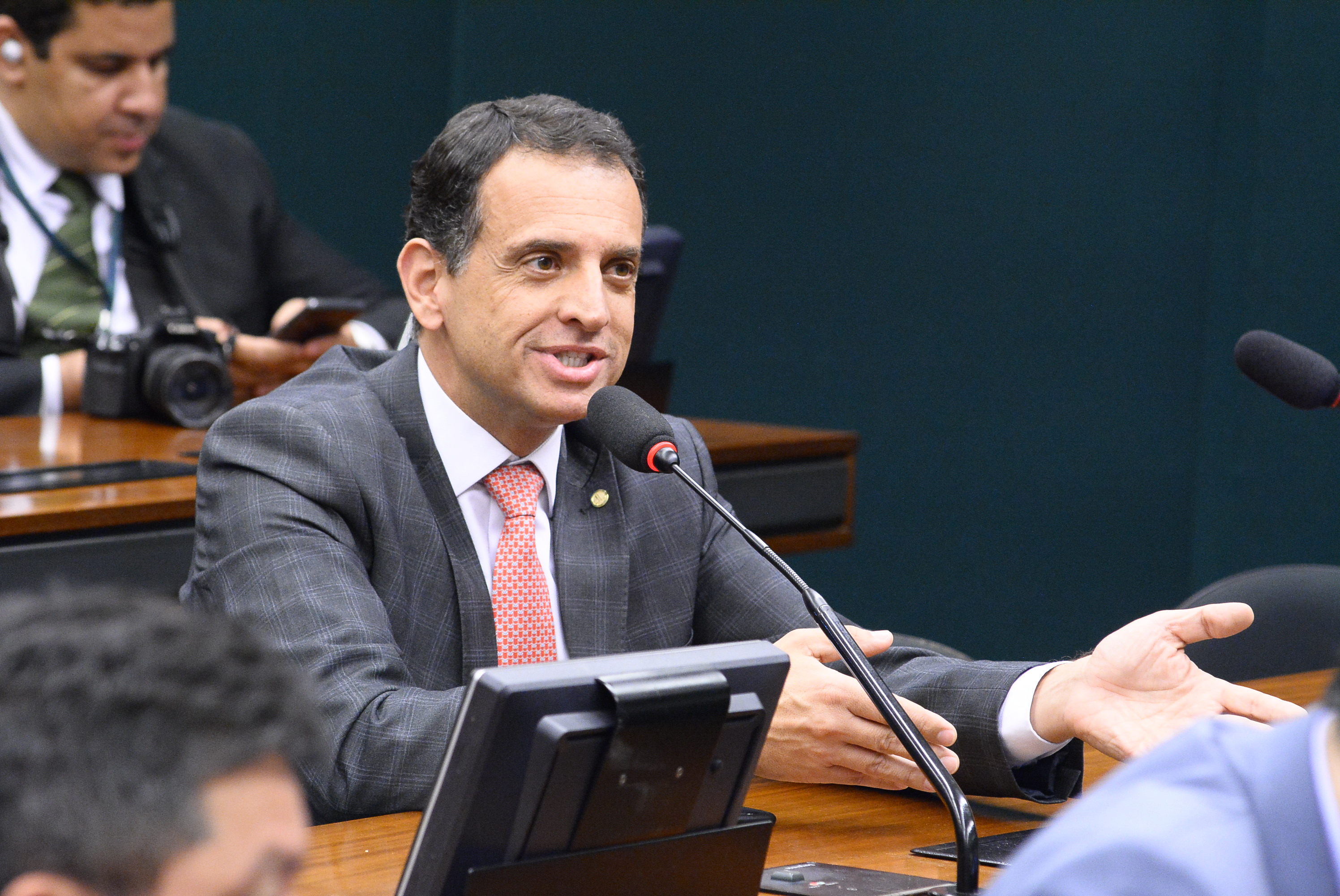 Bertaiolli destina emendas para implantação de um Bom Prato em Jundiapeba